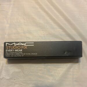 MAC Cosmetics Studio Fix Every-Wear Concealer Pen - Black